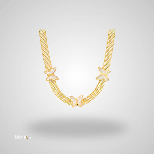 Gouden ketting met vlinderdetails en elegante uitstraling