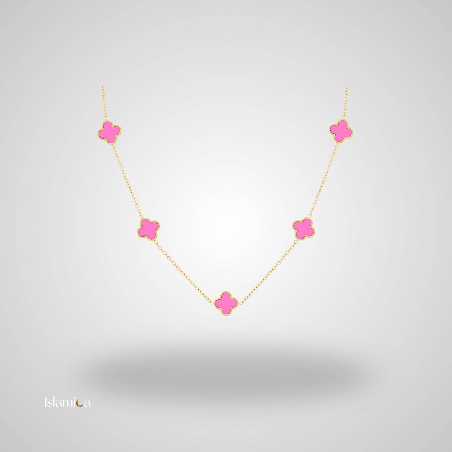 Gouden ketting met roze klaverhangers en elegante uitstraling